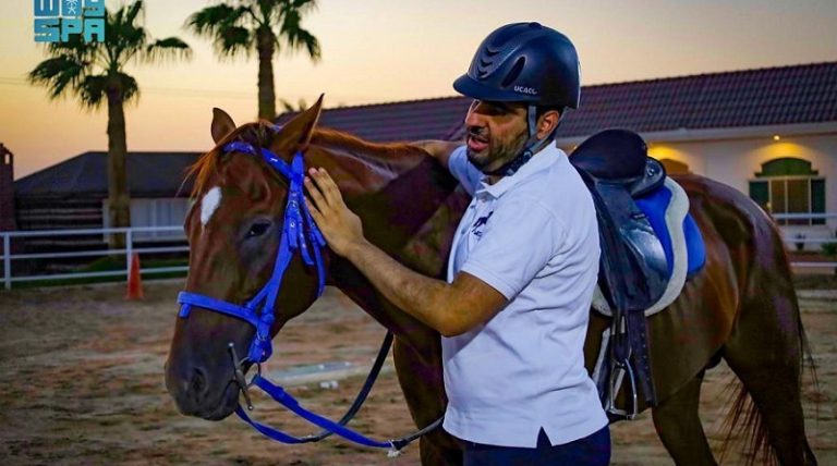 أول كفيف يفوز بلقب الفارس الدولي