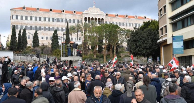 اعتصام للعسكريين المتقاعدين والادارة العامة