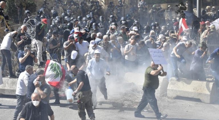 احتجاجات اعتصام عسكريين