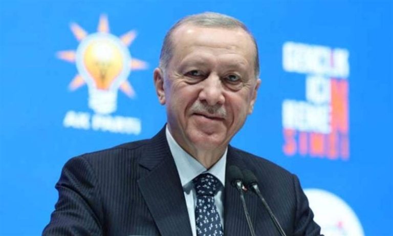 بالفيديو.. وعكة صحية تصيب أردوغان على الهواء