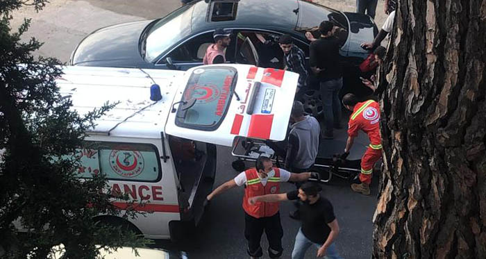 طعن بالسكاكين وجرحى في الضنية