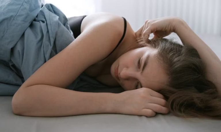 مشاعر حزن بعد العلاقة الزوجية.. ما أسباب هذه الظاهرة؟