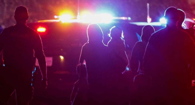 إقتحام مسلح لمنزل.. وسقوط 10 قتلى من عائلة واحدة