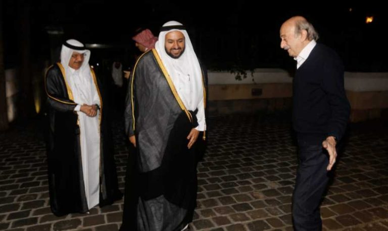 جنبلاط يلتقي الموفد القطري والمطران العمار