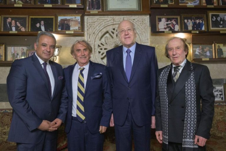 بالصور.. ميقاتي وعقيلته في مسرح كركلا