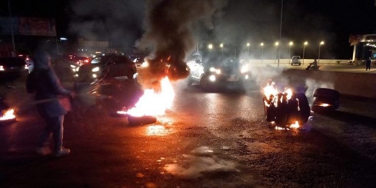 بالفيديو.. قطع طريق سليم سلام