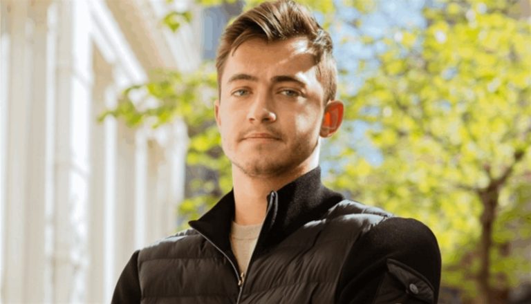 بالفيديو.. يصوم كل أيام شهر رمضان رغم عدم إعتناقه الإسلام