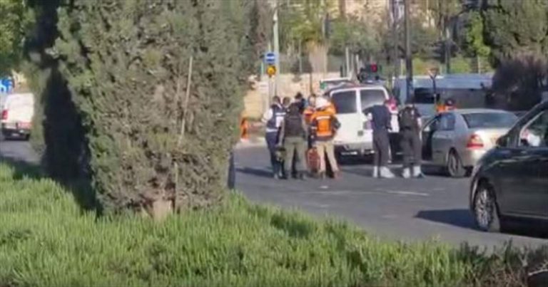 بالفيديو.. إصابة “مستوطنين إسرائيليين” بإطلاق نار  في القدس