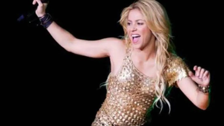 شاكيرا: “إمرأة العام”