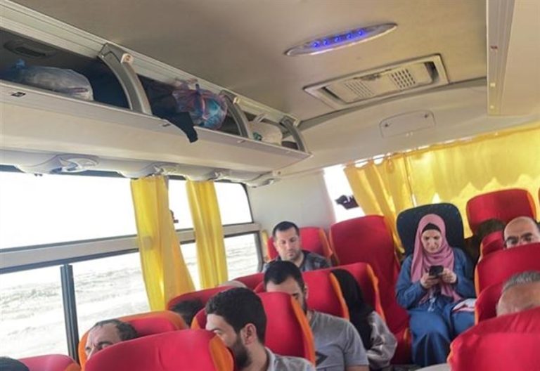 بالصورة.. لبنانيون يغادرون السودان