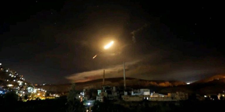 بالصورة والفيديو: عدوان أميركي على 85 هدفاً في سوريا والعراق