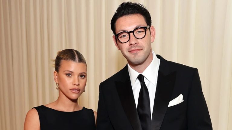 صوفيا ريتشي تخطف الأنظار بالفستان الأبيض