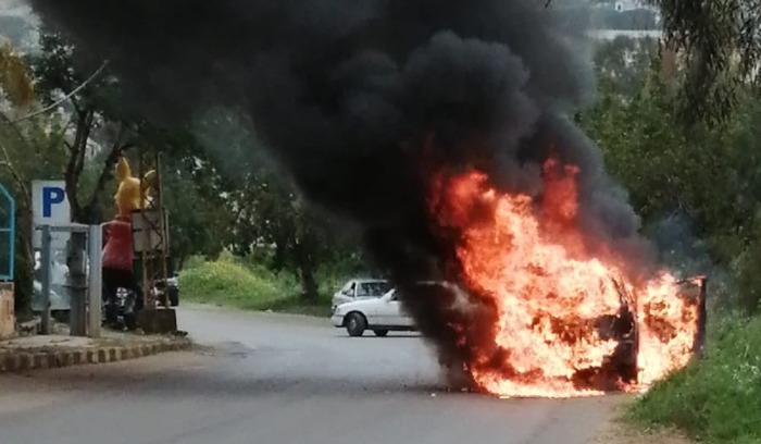 حريق داخل سيارة على طريق زوطر الشرقية