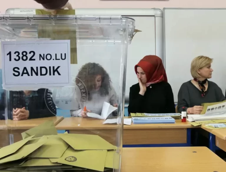 المعارضة التركية تعلن تعرض مراقبها للضرب وكسر ضلوعه