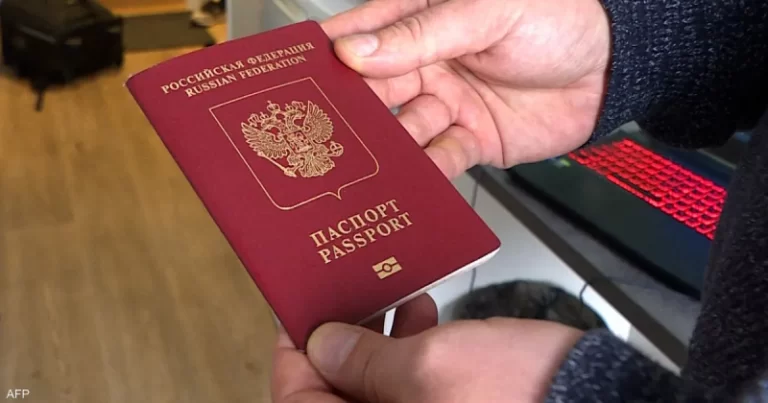 برلماني أوكراني ينصح أوكرانيين بالحصول على جوازات السفر الروسية