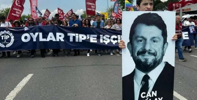 يقضي عقوبة 18 عاما.. سجين يصبح نائبا بالبرلمان التركي