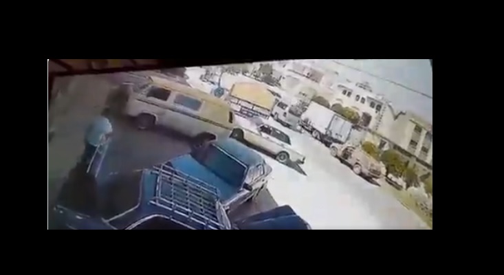 بالفيديو.. سرقة شاحنة وخطف سائقها في البقاع