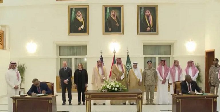 الجيش السوداني والدعم السريع يوقعان اتفاق هدنة لمدة 7 أيام