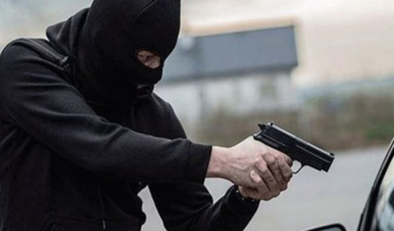 مسلحون يعترضون مواطناً في الهرمل