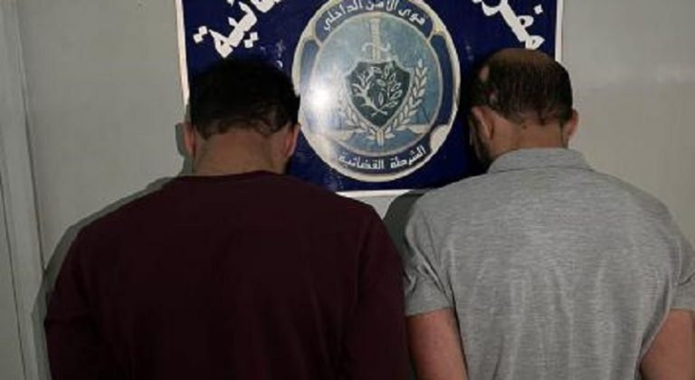 يسرق مصانع في البقاع بالكسر والخلع.. بقبضة الأمن