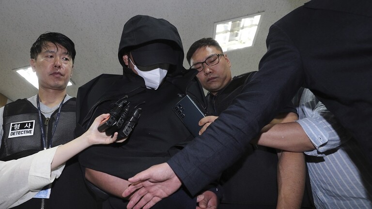 راكب يكشف للشرطة سبب فتحه باب طائرة خلال تحليقها فوق كوريا الجنوبية