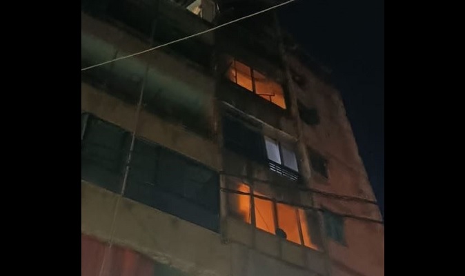 بالصور.. حريق كبير داخل مبنى سكني في صبرا