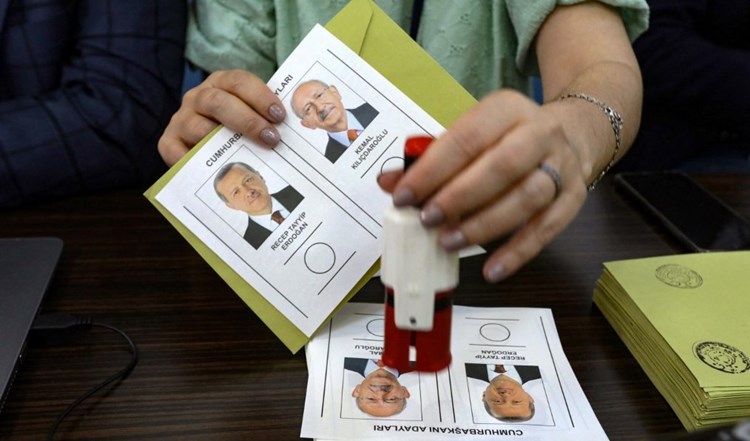 إغلاق مراكز الإقتراع في تركيا وبدء عمليات فرز الأصوات