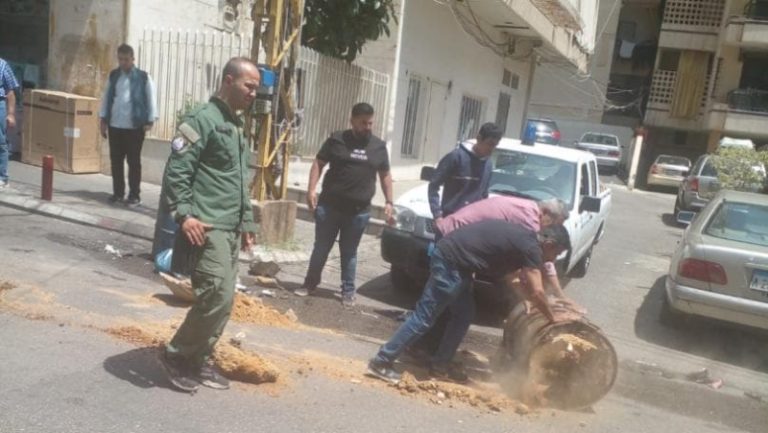بالصور: إزالة التعديات على الأملاك العامة في بيروت مستمرة