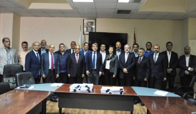 توقيع عقود شراء الطاقة لبناء محطات انتاج الكهرباء شمسياً