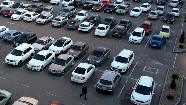موقف سيارات