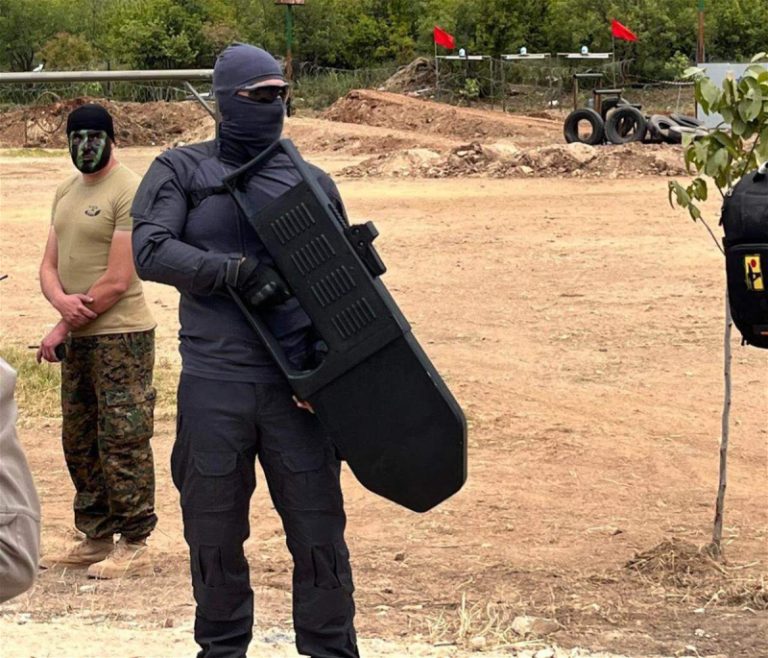 بالفيديو: سلاح “غريب” مع “حزب الله”!