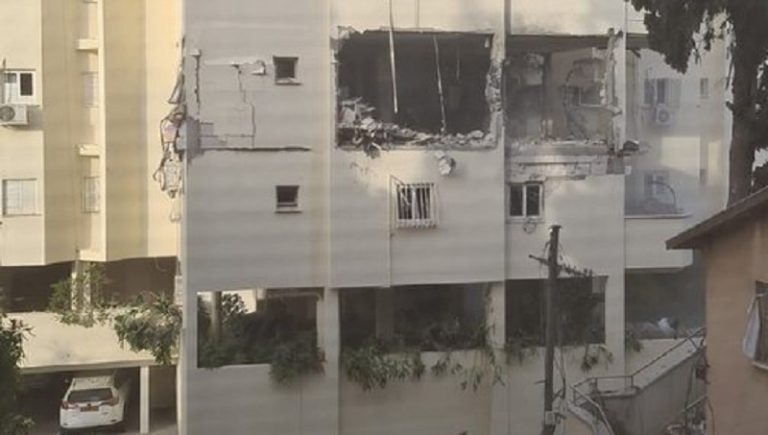 بالفيديو: مقتل وإصابة مستوطنين بصواريخ المقاومة على تل أبيب