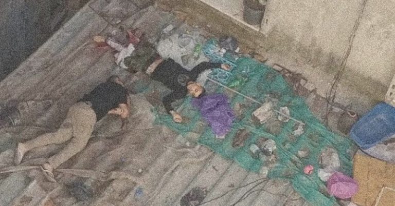 بالفيديو: الاحتلال ينكّل بجثامين الشهداء ويخلع ثيابهم