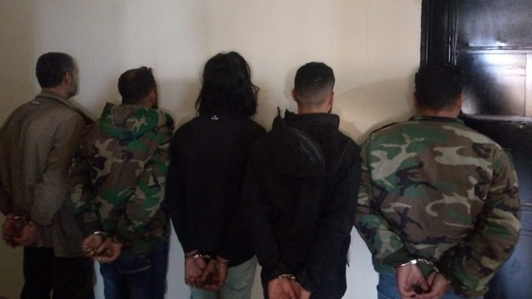 في بعلبك.. يسرقون سيارات ويهربوها الى سوريا