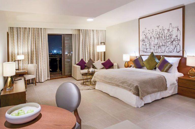 خبير سفر يكشف أقذر شيء بالفنادق