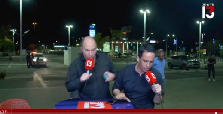 بالفيديو: مراسلو العدو يفرّون ويتركون الهواء تحت صواريخ المقاومة