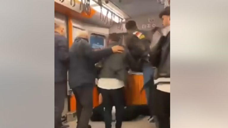 بالفيديو: مواجهة تركية في المترو!