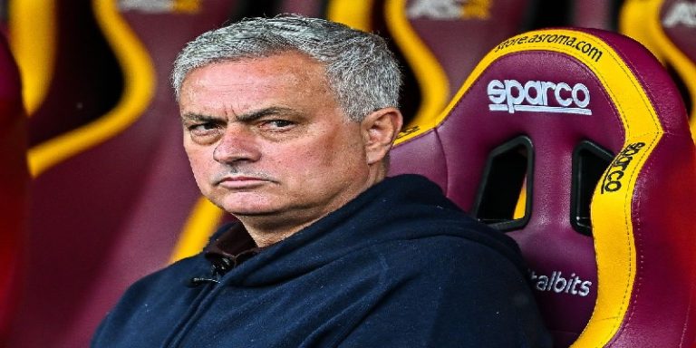 مورينيو يقترب من تدريب باريس سان جيرمان