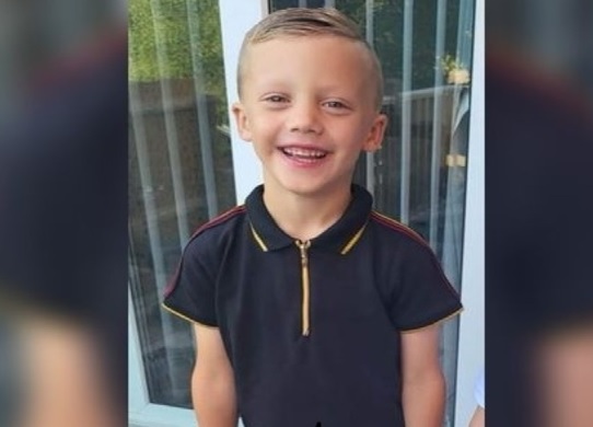 وفاة أصغر مشجعي ليفربول