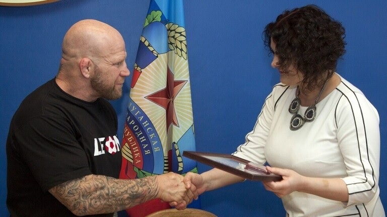 “أنا روسي فقط”.. المقاتل مونسون يتخلى عن الجواز الأميركي ويسلمه في تركيا