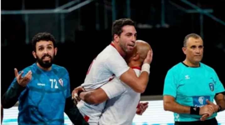 دفاعاً عن قائدهم.. لاعبو الزمالك لكرة اليد يقفون في وجه مرتضى منصور