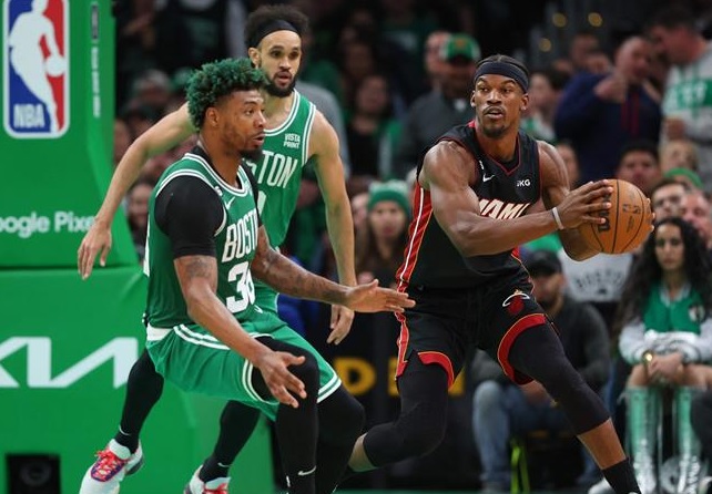 بوسطن يقلص الفارق مع ميامي ويجره لمباراة سادسة