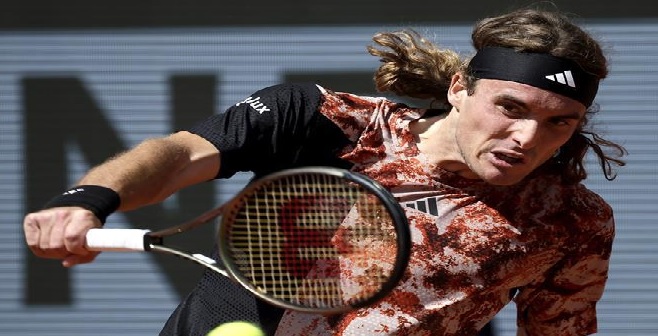 تسيتسيباس الى الدور الثاني من دورة رولان غاروس