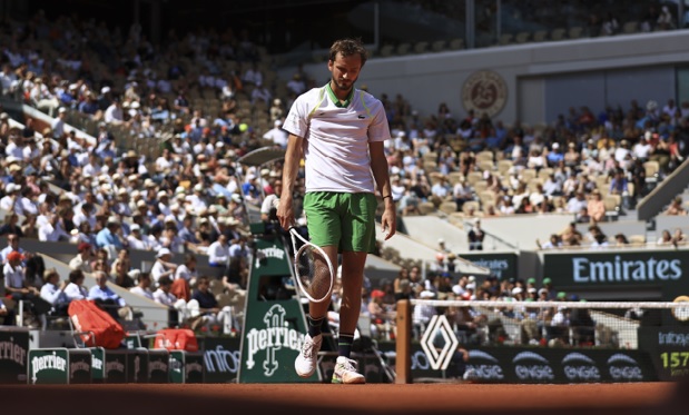 مفاجأة رولان غاروس: ميدفيديف خارج البطولة مبكراً