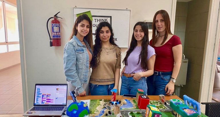 ميدالية ذهبية لكلية التربية في جامعة العائلة المقدسة في تركيا