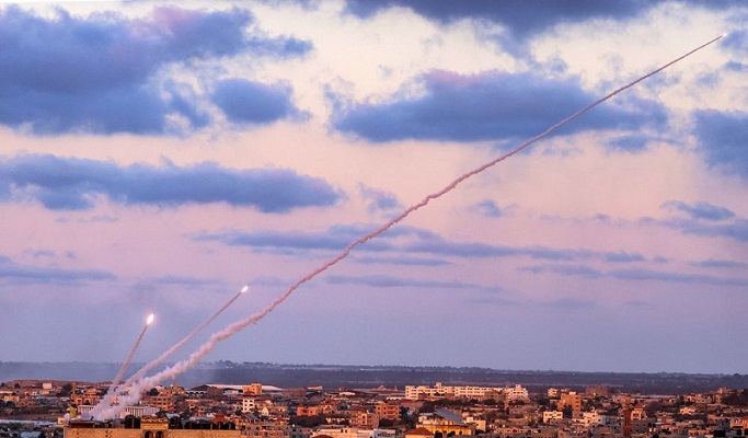 بالفيديو- صواريخ فلسطينية تستهدف “غلاف غزة”.. وإصابات خطرة بين المستوطنين