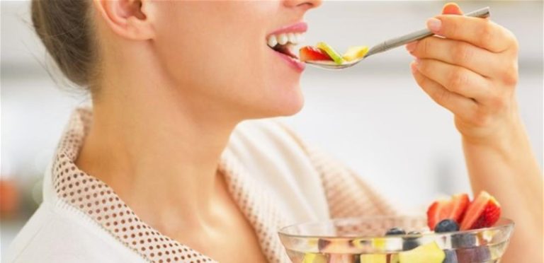 تحذير من الإفراط في تناول الفواكه المجففة.. هذا ما يقوله الأطباء