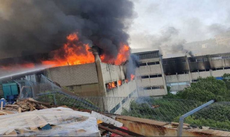 بالصور.. حريق في نهر إبراهيم