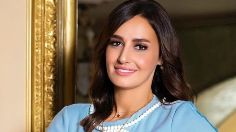 حلا شيحة لعادل إمام: “وحشتنا”