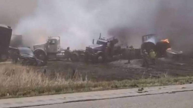 بالفيديو.. قتلى بحوادث تصادم نتيجة عاصفة في ولاية إيلينوي الأميركية